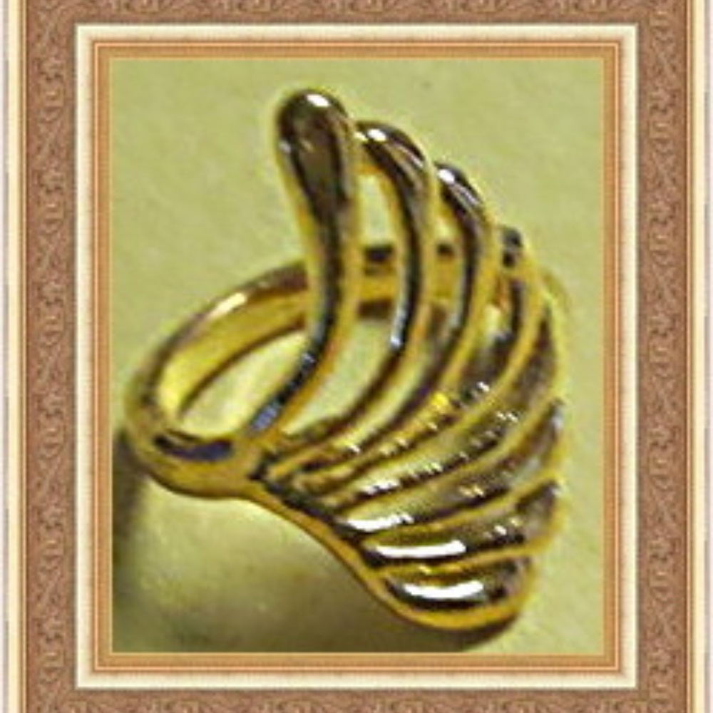 Gold Tone Angel Wing Design Ring Size 4.5